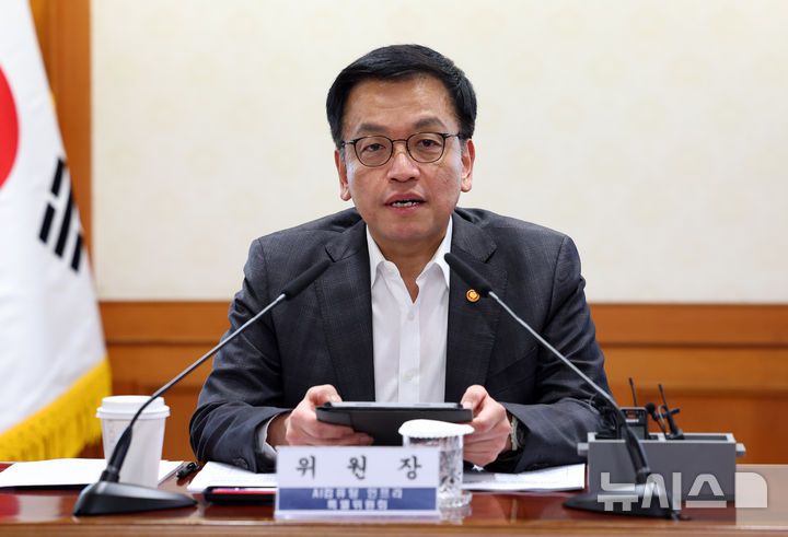 [서울=뉴시스] 최진석 기자 = Al컴퓨팅 인프라 특별위원회 위원장인 최상목 대통령 권한대행 부총리 겸 기획재정부 장관이 17일 서울 종로구 정부서울청사에서 열린 AI 컴퓨팅 인프라 특별위원회에서 발언하고 있다. 2025.02.17. myjs@newsis.com