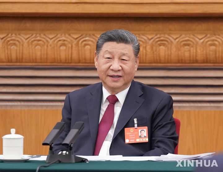 [베이징=신화/뉴시스]지난 3월5일 장쑤성 분과회의에 참석한 시진핑 중국 국가주석의 모습. 2025.04.04.