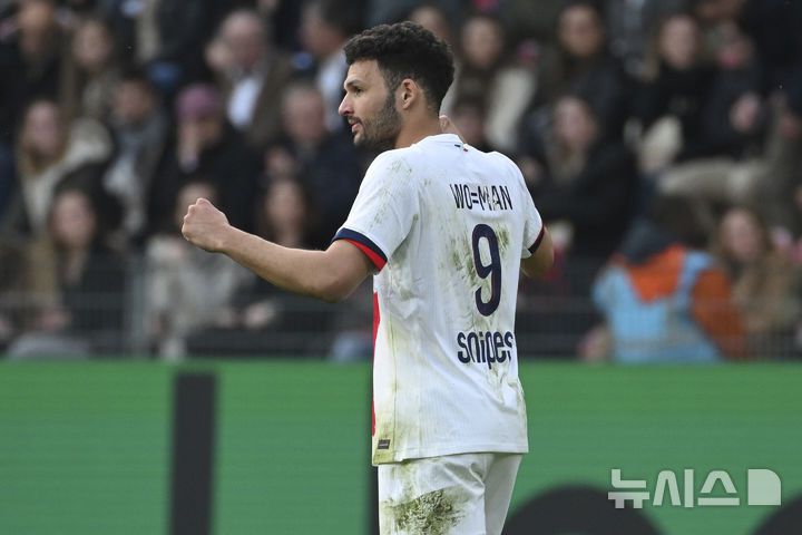 [렌=AP/뉴시스] 프랑스 프로축구 리그앙 파리 생제르맹(PSG)의 곤살루 하무스. 2025. 3. 8.