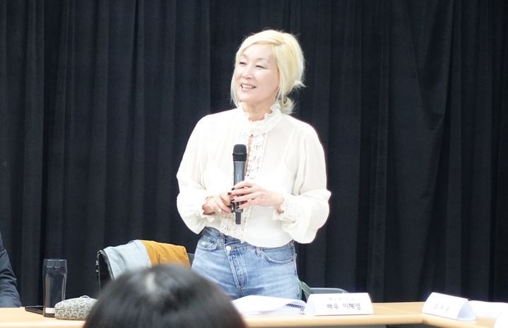 배우 이혜영이 지난 10일 연극 '헤다 가블러' 상견례에서 인사하고 있다. (사진=국립극단 제공) *재판매 및 DB 금지
