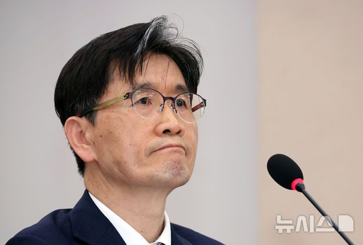 [서울=뉴시스] 고승민 기자 = 오동운 고위공직자범죄수사처장이 12일 서울 여의도 국회에서 열린 제423회 국회(임시회) 법제사법위원회 제1차 전체회의에서 의원 질의를 듣고 있다. 2025.03.12. kkssmm99@newsis.com