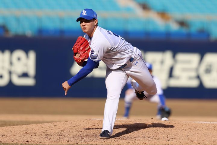 [서울=뉴시스] 프로야구 삼성 라이온즈 배찬승이 지난 11일 대구삼성라이온즈파크에서 열린 2025 KBO 시범경기 두산 베어스전에 등판해 투구를 선보이고 있다. (사진=삼성 라이온즈 제공) 2025.03.11. *재판매 및 DB 금지