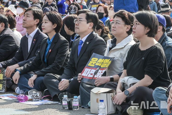 뉴시스