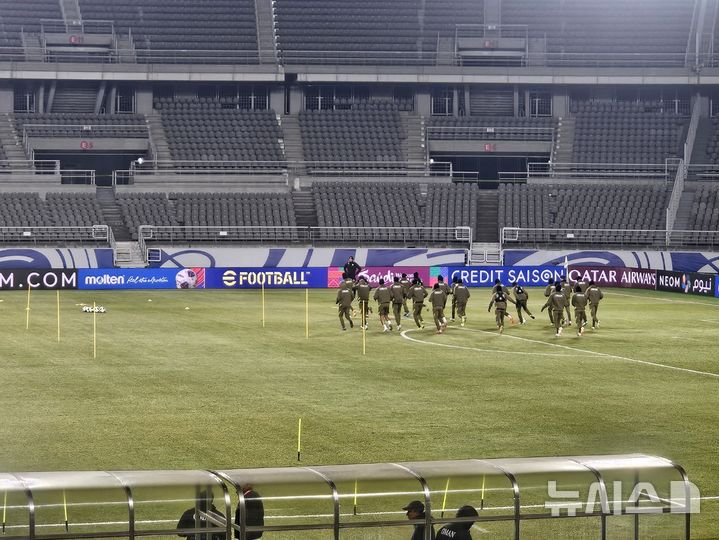 [고양=뉴시스] 김진엽 기자= 한국과 2026 국제축구연맹(FIFA) 북중미 월드컵 아시아 지역 3차 예선 7차전을 앞둔 오만 남자 축구 대표팀이 19일 고양종합운동장에서 경기 전 공식 훈련을 하고 있다. wlsduq123@newsis.com 2025.03.19.