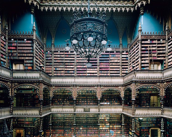 칸디다 회퍼 〈Real Gabinete Portugu?s de Leitura Rio de Janeiro III 2005〉 Courtesy of the artist and Kukje Gallery 이미지 제공: 국제갤러리 *재판매 및 DB 금지