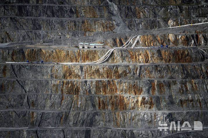 [도노소=AP/뉴시스] 사진은 지난 3월 21일 파나마 도노소에 위치한 '코브레 파나마' 구리 광산 내부 모습. 2025.07.13.