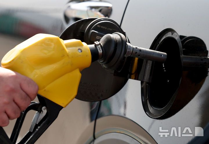 [서울=뉴시스] 김진아 기자 = 23일 서울의 한 주유소. 2025.03.23. bluesoda@newsis.com