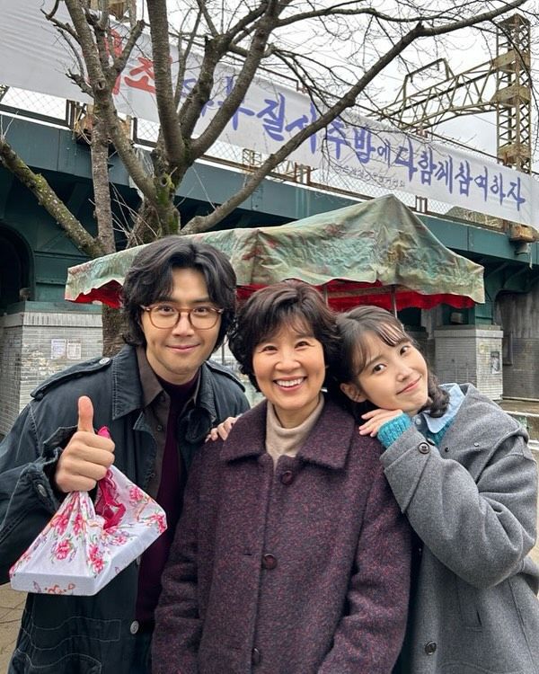 [서울=뉴시스] 왼쪽부터 김선호, 이지현, 아이유 (사진=인스타그램 캡처) 2025.03.25. photo@newsis.com *재판매 및 DB 금지