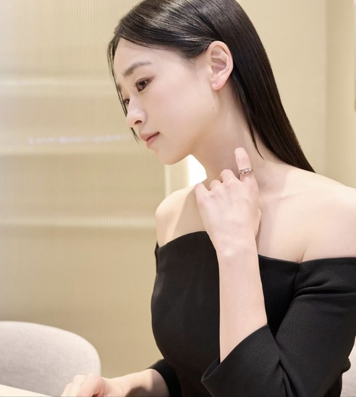 [서울=뉴시스] 손연재가 이탈리아의 하이주얼리 브랜드 카밀리(Annamaria Cammilli)와 함께 한 촬영 현장 사진을 공개했다. (사진=카밀리 제공, 손연재 인스타그램 캡처) 2025.03.29. photo@newsis.com *재판매 및 DB 금지