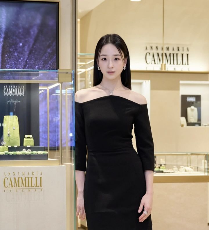 [서울=뉴시스] 손연재가 이탈리아의 하이주얼리 브랜드 카밀리(Annamaria Cammilli)와 함께 한 촬영 현장 사진을 공개했다. (사진=카밀리 제공, 손연재 인스타그램 캡처) 2025.03.29. photo@newsis.com *재판매 및 DB 금지