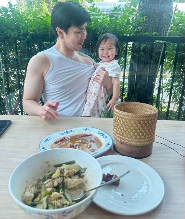 [서울=뉴시스] 한국인 권씨와 그의 딸.(사진=바오유리 페이스북 갈무리) *재판매 및 DB 금지