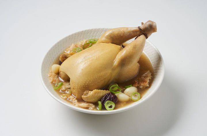 [세종=뉴시스] 농촌진흥청은 약용버섯 가치 제고와 소비 촉진을 위해 관련 요리법을 1일 소개했다. 사진은 상황버섯 누룽지 삼계탕 (사진=농진청 제공) 2025.04.01. photo@newsis.com *재판매 및 DB 금지