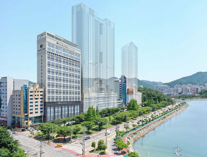 [여수=뉴시스]전남 여수시 학동에 들어설 더블트리 힐튼 호텔 예상도. (사진=여수시 제공) 2025.04.02. photo@newsis.com *재판매 및 DB 금지