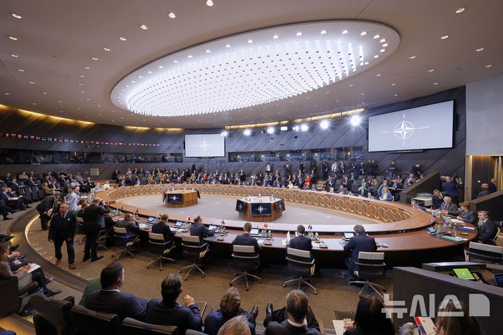 [워싱턴=AP/뉴시스]4일(현지 시간) 벨기에 브뤼셀에서 나토 외교장관 회의가 열리고 있다. 2025.04.05.