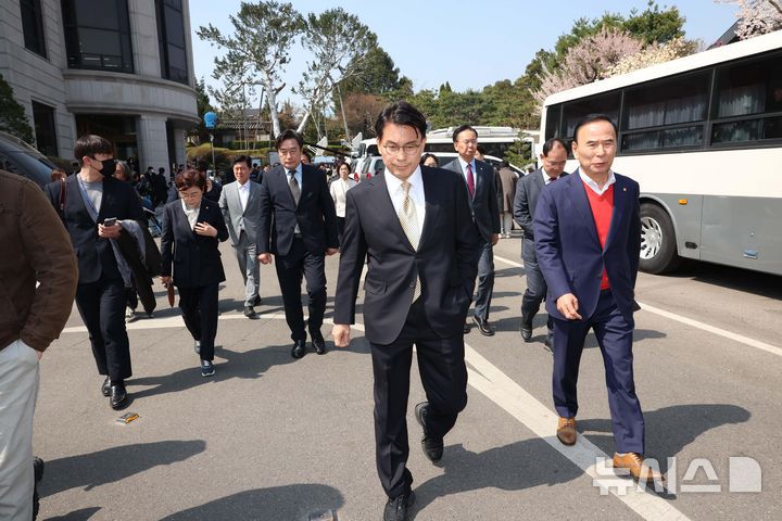 뉴시스