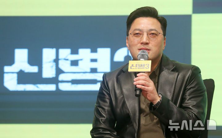 [서울=뉴시스] 김혜진 기자 = 민진기 감독이 7일 오후 서울 구로구 신도림 더 세인트에서 열린 지니 TV 오리지널 드라마 '신병3' 제작발표회에서 인사말을 하고 있다. 2025.04.07. jini@newsis.com