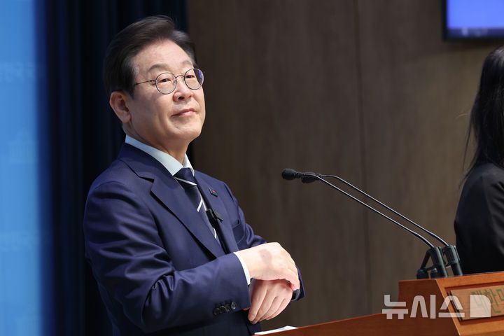 뉴시스