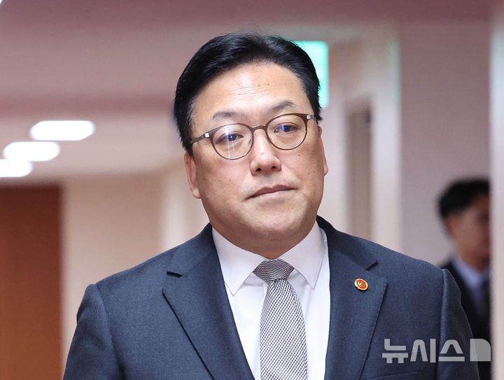 [서울=뉴시스] 조수정 기자 = 김병환 금융위원장. 2025.04.14. chocrystal@newsis.com