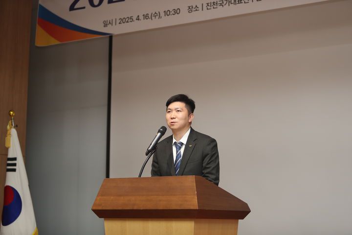 [서울=뉴시스] 16일 오전 충북 진천 국가대표선수촌에서 회원종목 단체장과 간담회를 하는 유승민 대한체육회장. (사진 = 대한체육회 제공) *재판매 및 DB 금지