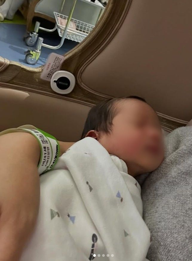 [서울=뉴시스] 가수 겸 배우 손담비가 딸을 처음으로 공개했다. (사진=손담비 인스타그램 캡처) 2025.04.16. photo@newsis.com *재판매 및 DB 금지