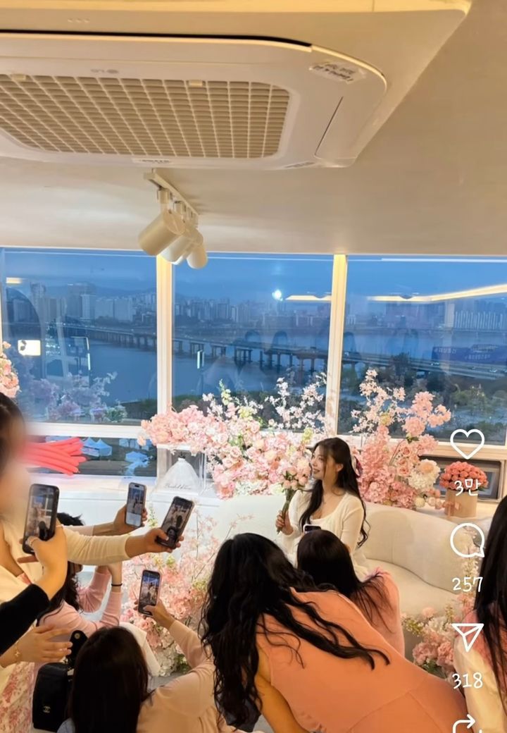 [서울=뉴시스] 가수 에일리가 결혼식을 앞두고 브라이덜 샤워를 즐겼다. (사진=에일리 인스타그램 캡처) 2025.04.19. photo@newsis.com *재판매 및 DB 금지