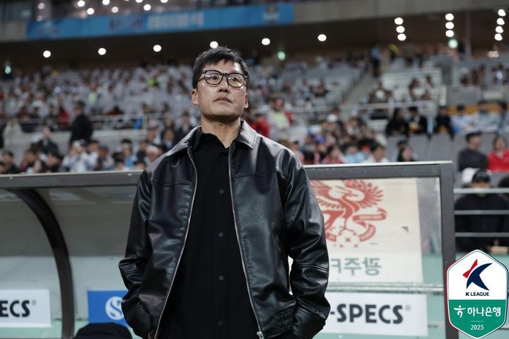 [서울=뉴시스] 프로축구 K리그1 광주FC의 이정효 감독. (사진=한국프로축구연맹 제공)