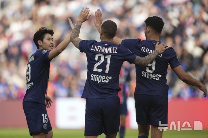 [파리=AP/뉴시스] 프랑스 프로축구 리그앙 파리 생제르맹(PSG)의 이강인. 2025.04.19.