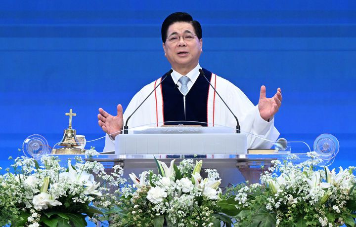 [서울=뉴시스] 20일 여의도순복음교회에서 진행된 부활절 예배에서 설교하는 이영훈 목사 (사진=여의도순복음교회 제공:) 2025.04.20. photo@newsis.com *재판매 및 DB 금지