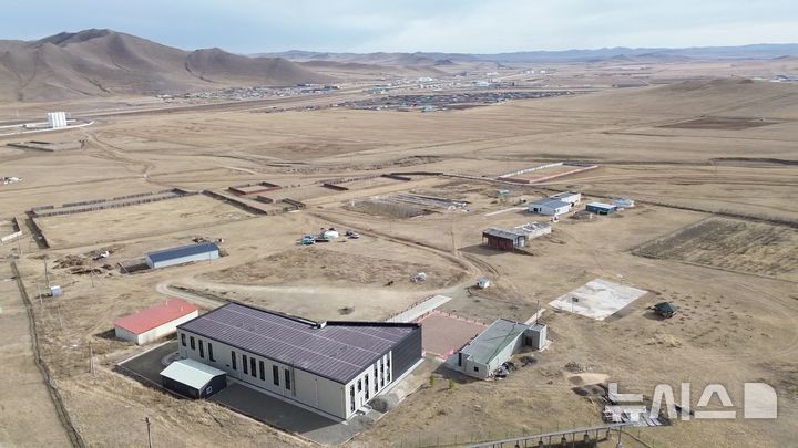 [서울=뉴시스]한국국제협력단(코이카·KOICA)의 지원으로 한국 비정부기구(NGO) 지구촌나눔운동이 몽골에 유목민, 농축산업 발전을 위해 설립한 자르갈란트 지역개발교육센터의 지난 15일 전경. (사진=김수헌PD bi2og@naver.com, 지구촌나눔운동 제공) 2025.04.24.