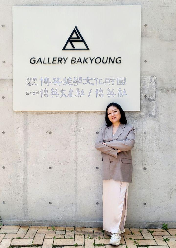 [사진=박현주 미술전문기자] 3대째 갤러리박영을 운영하고 있는 안수연 대표. *재판매 및 DB 금지