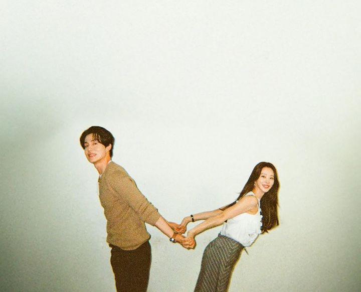 [서울=뉴시스] 이주빈과 이동욱.(사진=이주빈 인스타그램 갈무리) *재판매 및 DB 금지