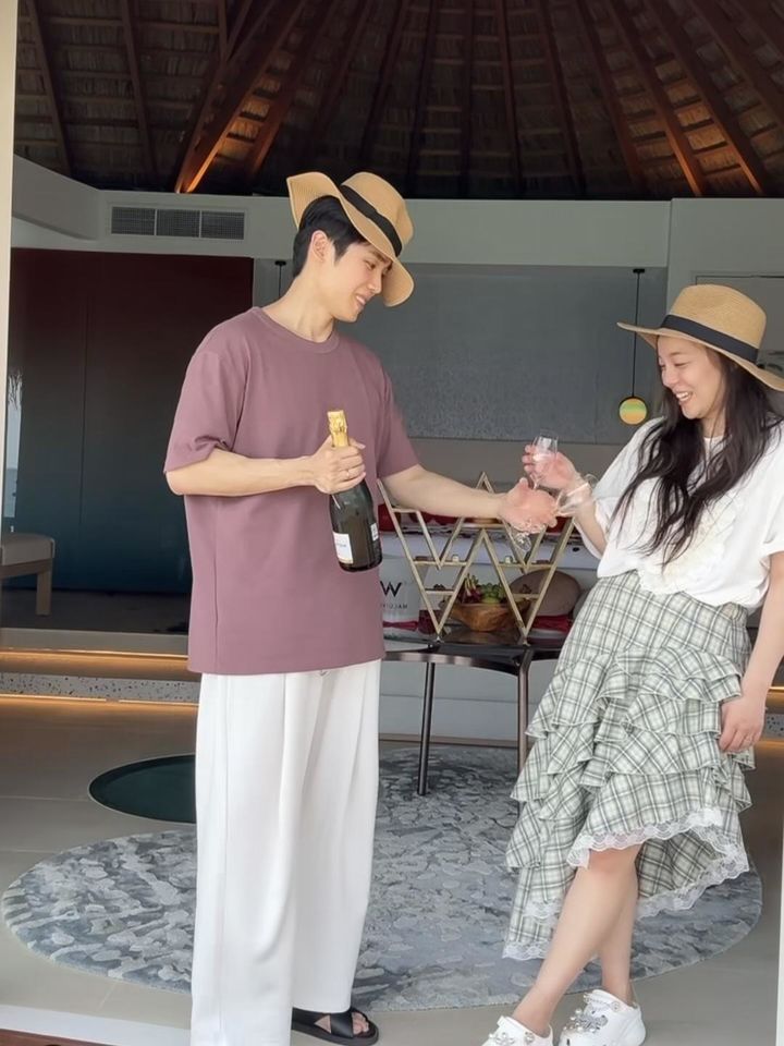 [서울=뉴시스] 왼쪽부터 최시훈, 에일리. (사진=에일리 인스타그램 캡처) 2025.04.29. photo@newsis.com *재판매 및 DB 금지