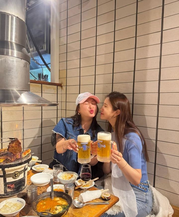 [서울=뉴시스] 왼쪽부터 심진화, 이다해. (사진=이다해 인스타그램 캡처) 2025.04.29. photo@newsis.com *재판매 및 DB 금지