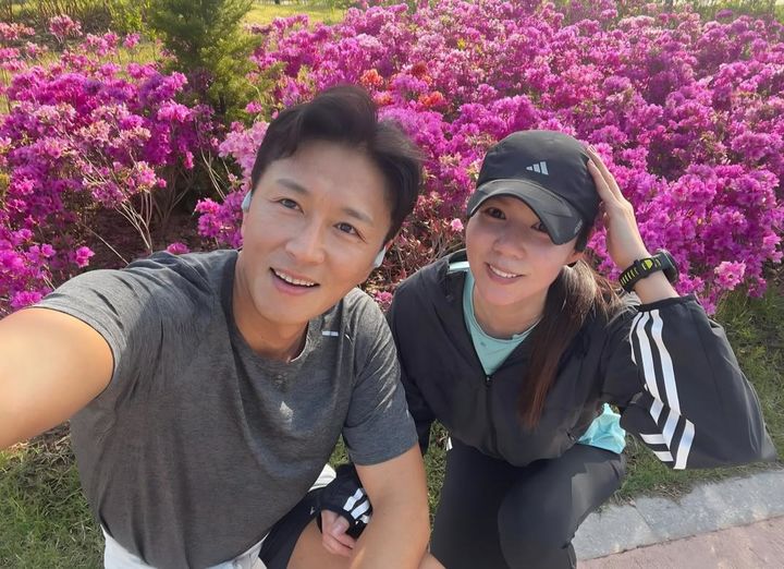 [서울=뉴시스] 왼쪽부터 진태현, 박시은. (사진=진태현 인스타그램 캡처) 2025.05.02. photo@newsis.com *재판매 및 DB 금지