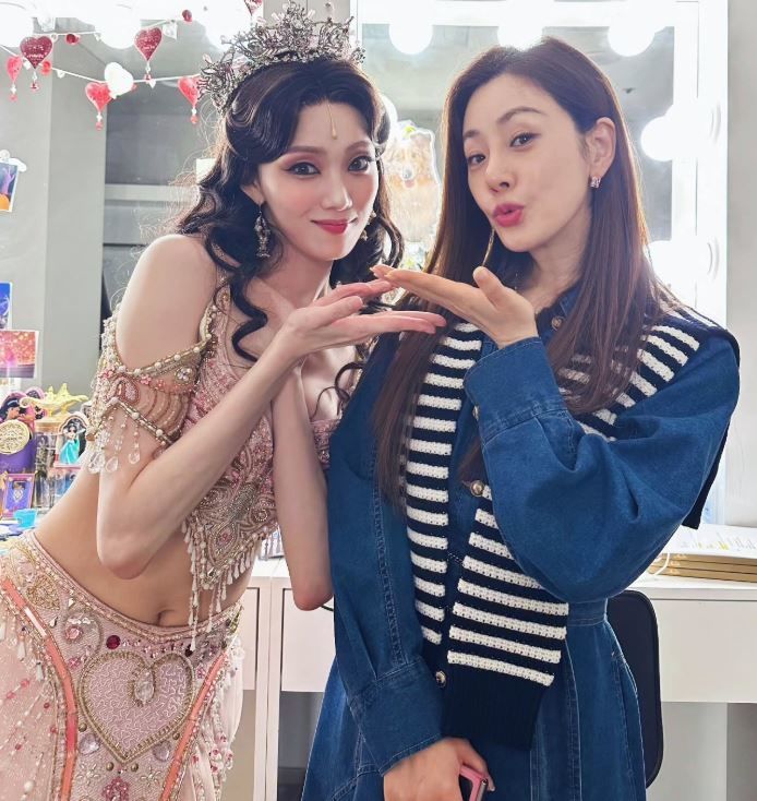 [서울=뉴시스] 오나라와 이성경.(사진=오나라 인스타그램 갈무리) *재판매 및 DB 금지