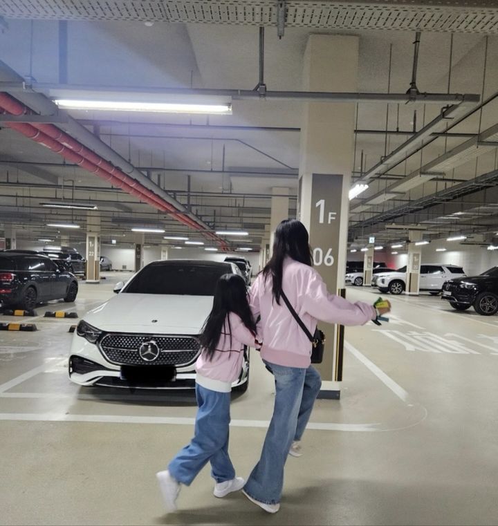[서울=뉴시스] 배우 고소영이 딸과 함께한 일상을 공개했다. (사진=고소영 인스타그램 캡처) 2025.05.06. photo@newsis.com *재판매 및 DB 금지