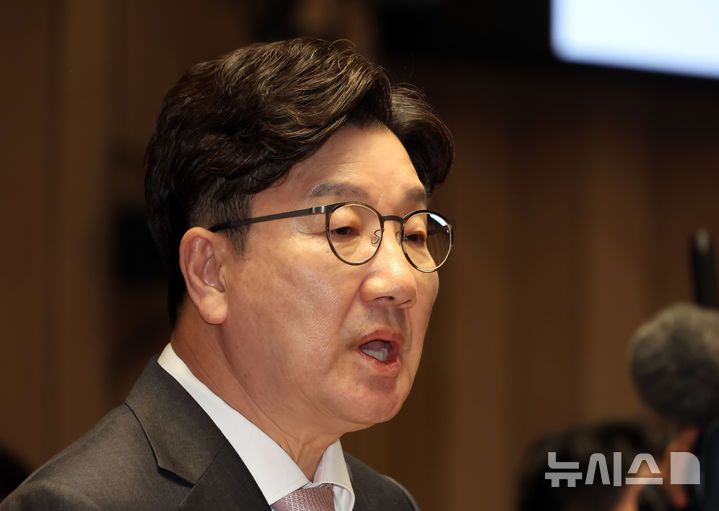 [서울=뉴시스] 고승민 기자 = 권성동 국민의힘 원내대표가 7일 서울 여의도 국회에서 열린 의원총회에서 발언하고 있다. 2025.05.07. kkssmm99@newsis.com