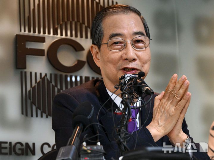 [서울=뉴시스] 국회사진기자단 = 한덕수 무소속 대선 후보가 7일 서울 중구 한국프레스센터에서 열린 서울외신기자클럽 초청 기자간담회에서 발언하고 있다. 2025.05.07. photo@newsis.com