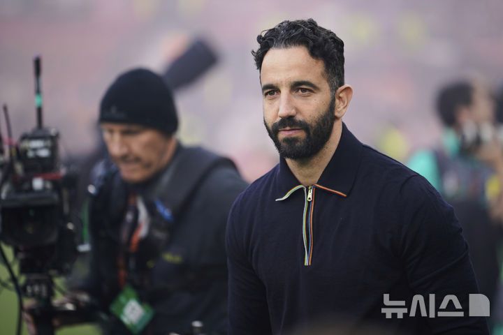 [맨체스터=AP/뉴시스]맨유 아모림 감독. 2025.05.08.