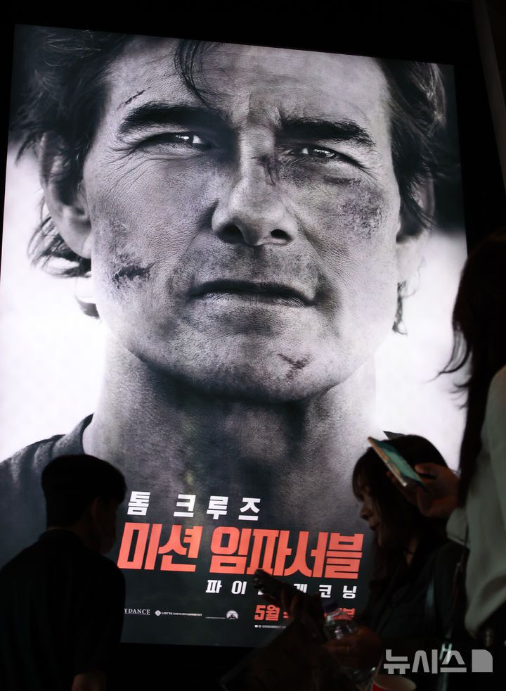 [서울=뉴시스] 김금보 기자 = 18일 서울 시내 한 영화관에 영화 '미션 임파서블:파이널 레코닝' 포스터가 붙어있다.18일 영화진흥위원회 통합전산망에 따르면, 전날 개봉한 '미션 임파서블: 파이널 레코닝'은 개봉 첫날에만 관객 42만3945명을 기록했다. 2025.05.18. kgb@newsis.com