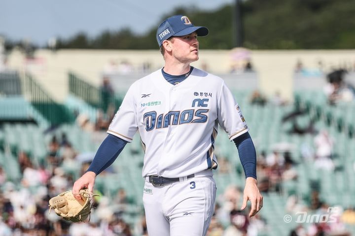 [서울=뉴시스] 프로야구 NC 다이노스 라일리 톰슨이 5월18일 울산 문수구장에서 열린 2025 신한 쏠뱅크 KBO리그 키움 히어로즈와의 경기에 선발 등판해 이닝을 마친 뒤 마운드를 내려가고 있다. (사진=NC 다이노스 제공) 2025.05.18. *재판매 및 DB 금지