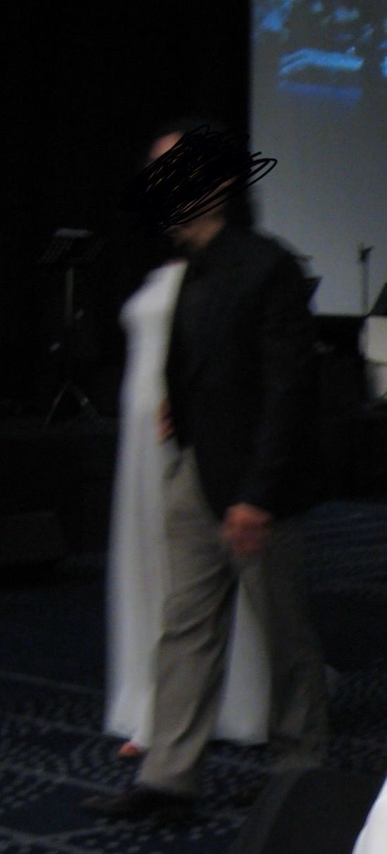 [서울=뉴시스] 흰 드레스를 입고 결혼식에 참석한 하객. (사진=온라인 커뮤니티 갈무리) 2025.05.19. photo@newsis.com *재판매 및 DB 금지