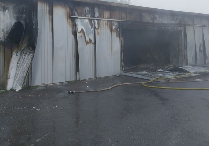 [청송=뉴시스] 22일 낮 12시57분께는 청송군 현서면 무계리 면봉산기상레이더관측소 창고에서 동파 방지 열선 과열로 추정되는 불이 났다. (사진=경북소방본부 제공) 2025.05.23. photo@newsis.com  *재판매 및 DB 금지