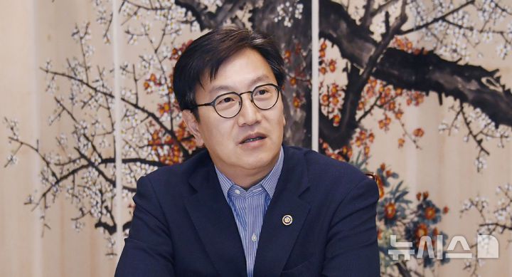 [서울=뉴시스] 김범석 기획재정부 장관 직무대행 1차관이 23일 오후 서울 종로구 정부서울청사에서 열린 '제16차 부동산 시장 및 공급상황 점검 전담반 회의'를 주재, 모두발언을 하고 있다. (사진=기획재정부 제공). 2025.05.23. photo@newsis.com