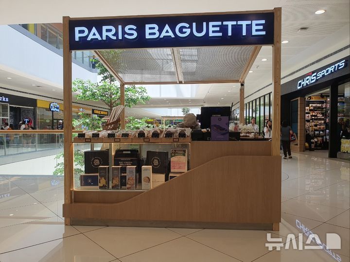 [마닐라=뉴시스] 변해정 기자 = 필리핀 수도 마닐라에 위치한 아시아 3위 규모의 복합 쇼핑몰인 '몰 오브 아시아'(Mall of Asia)에 입점한 SPC그룹의 파리바게뜨. (사진= 뉴시스 DB) photo@newsis.com