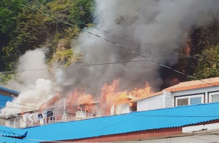 [울릉=뉴사스] 25일 오전 9시32분께 경북 울릉군 울릉읍 저동리의 한 주택 보일러실에서 화재가 발생했다. (사진=경북소방본부 제공) 2025.05.25. photo@newsis.com *재판매 및 DB 금지