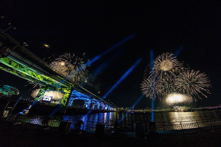 [서울=뉴시스] 세븐틴 잠수교 공연. (사진 = 플레디스 엔터테인먼트 제공) 2025.05.26. photo@newsis.com *재판매 및 DB 금지