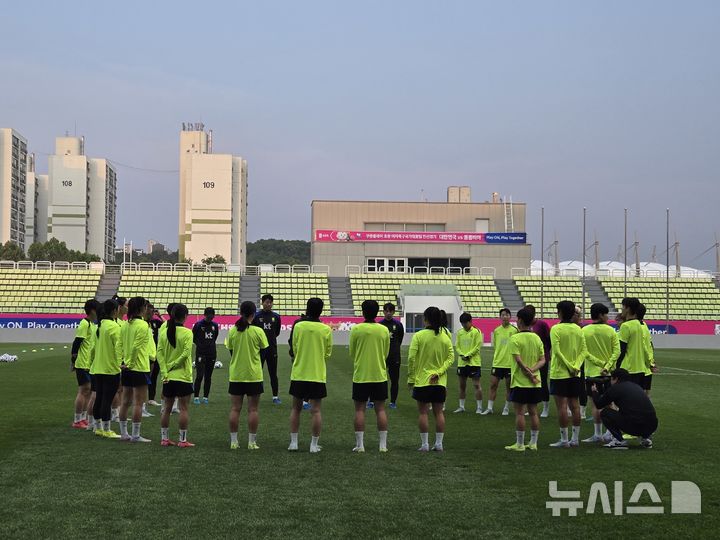 [인천=뉴시스] 하근수 기자= 신상우 감독의 여자 축구 국가대표팀, 콜롬비아전 대비 훈련. 2025. 05. 29. hatriker22@newsis.com