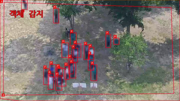 [공주=뉴시스]  지난 29일 충남 공주시 금강신관공원 주차장 인공지능(AI) 폐쇄회로(CC)TV에서 찍힌 화면. (사진=환경부).  *재판매 및 DB 금지