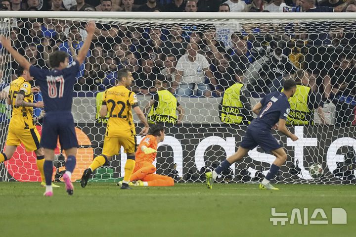[뮌헨=AP/뉴시스] 프랑스 프로축구 리그앙 파리 생제르맹(PSG)의 아슈라프 하키미. 2025.05.31.